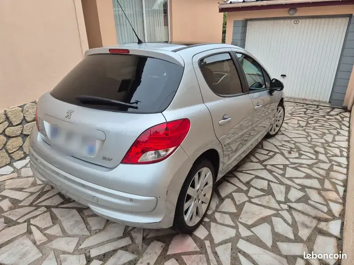Peugeot 207 2011 photo 2