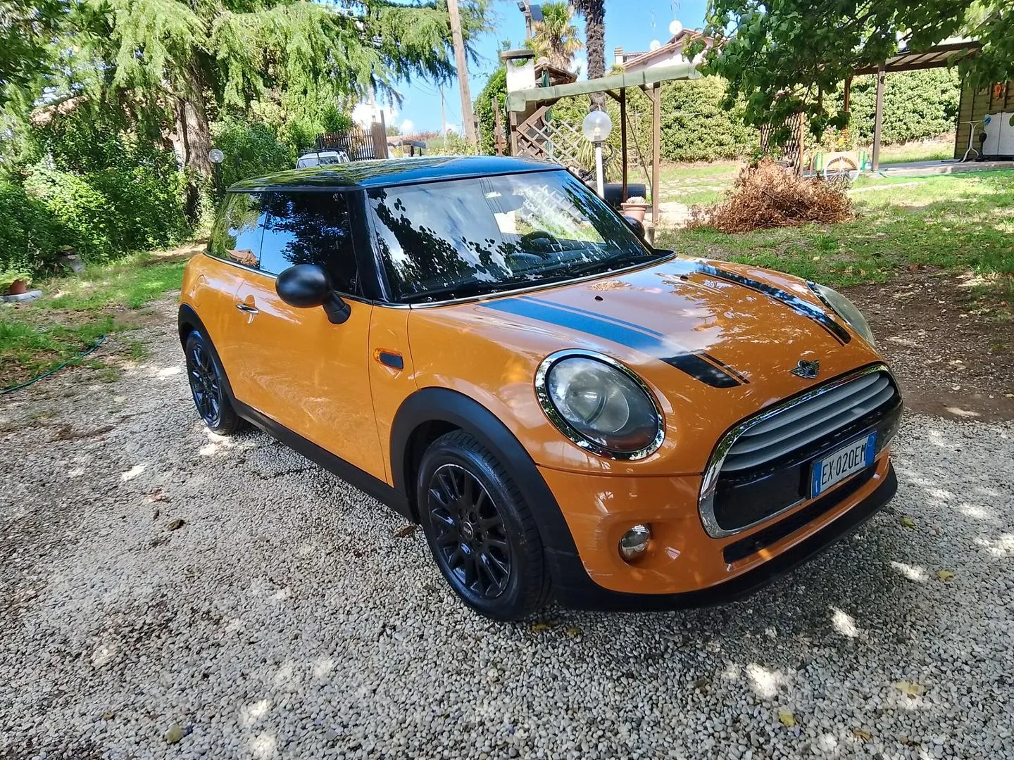 Mini 1.5 Cooper D 2014 photo 2