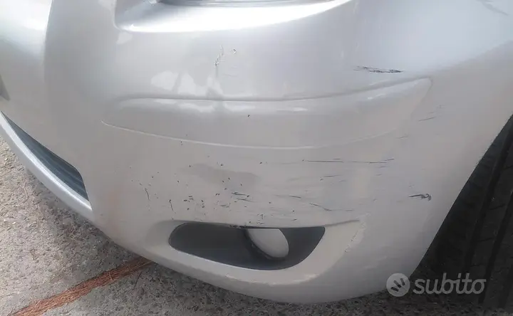 Toyota Yaris 2011 photo 2