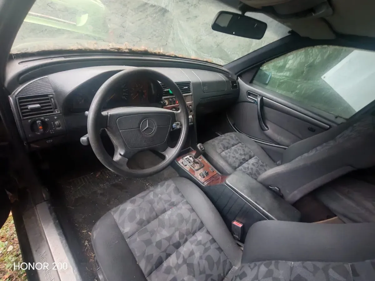 Mercedes-Benz C-Class 1993 photo 2