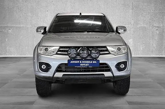 Mitsubishi L200 2015 photo 2
