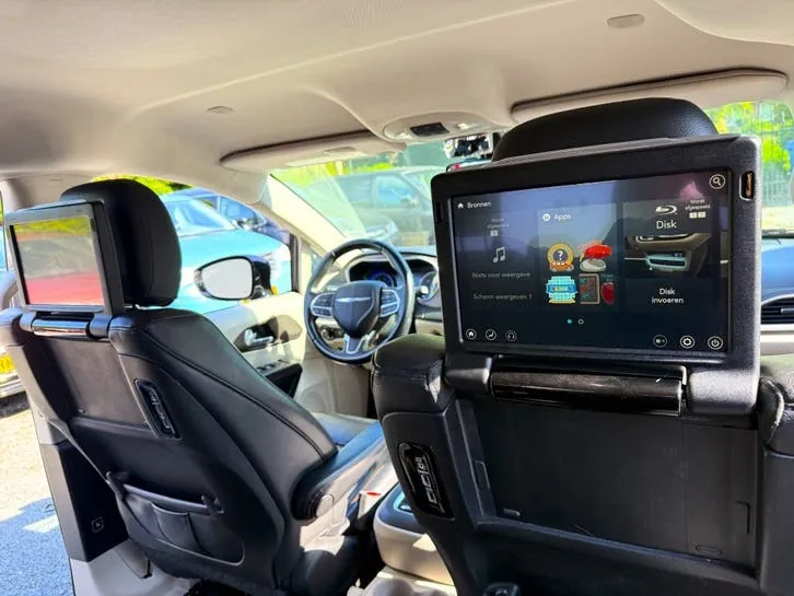 Chrysler Grand Voyager 2017 photo 3