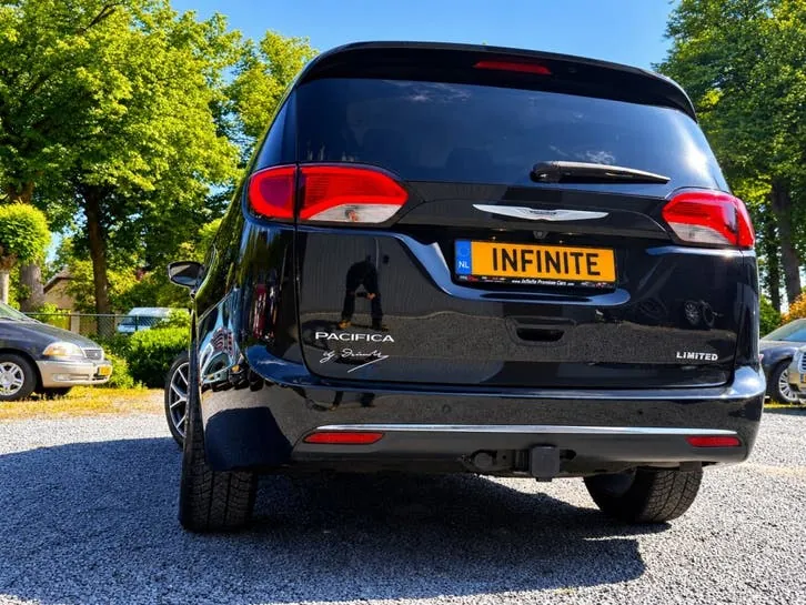 Chrysler Grand Voyager 2017 photo 2