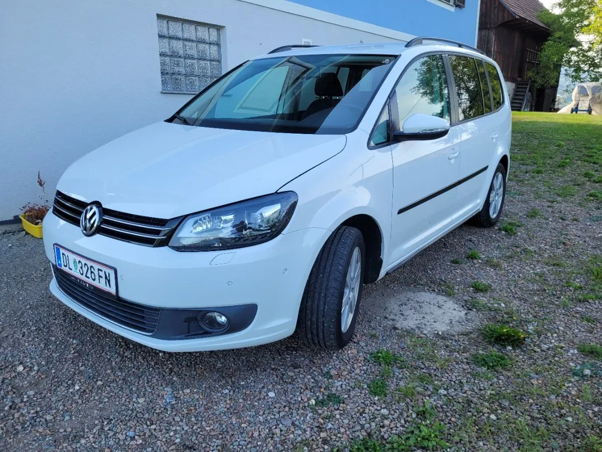 Volkswagen Touran 2011 photo 3