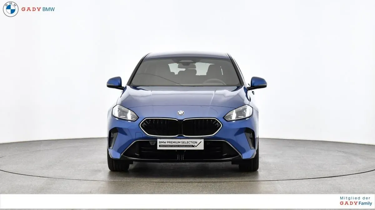 BMW 1 Series 2025 photo 2