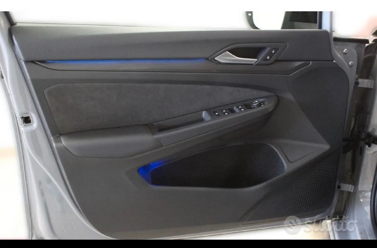 Volkswagen Golf 2024 photo 4