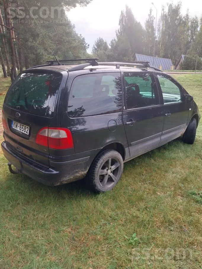 Ford Galaxy 2002 photo 2