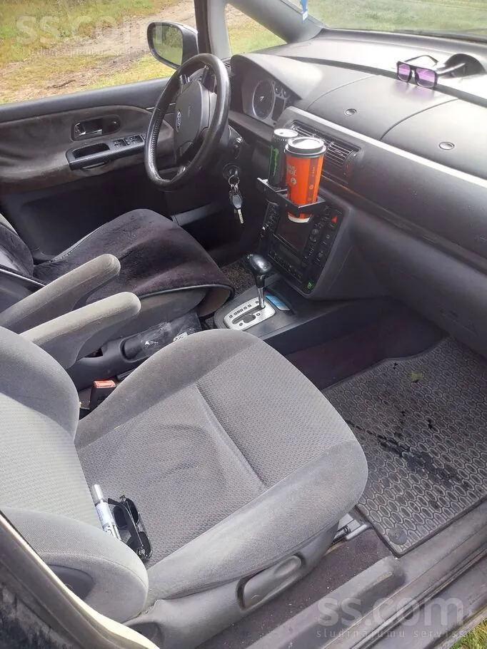 Ford Galaxy 2002 photo 4