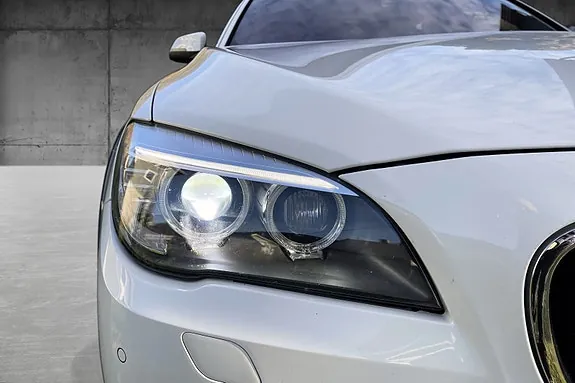 BMW 750D 2012 photo 3