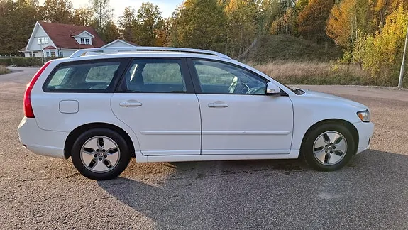 Volvo V50 2012 photo 2
