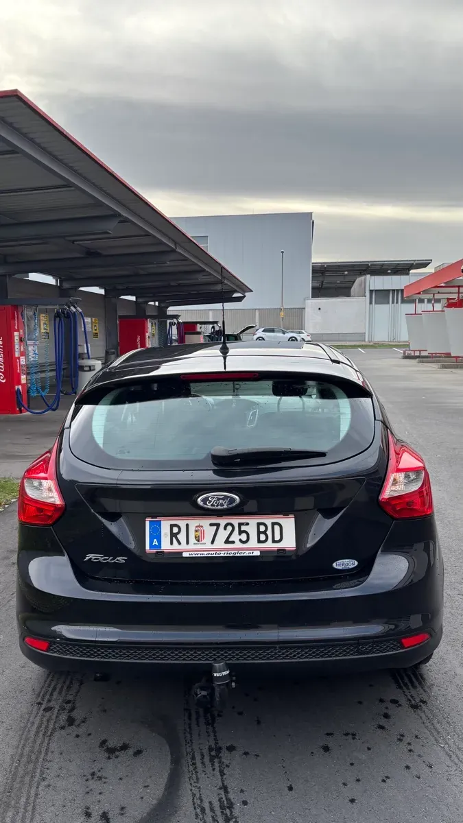 Ford Focus 2011 photo 2