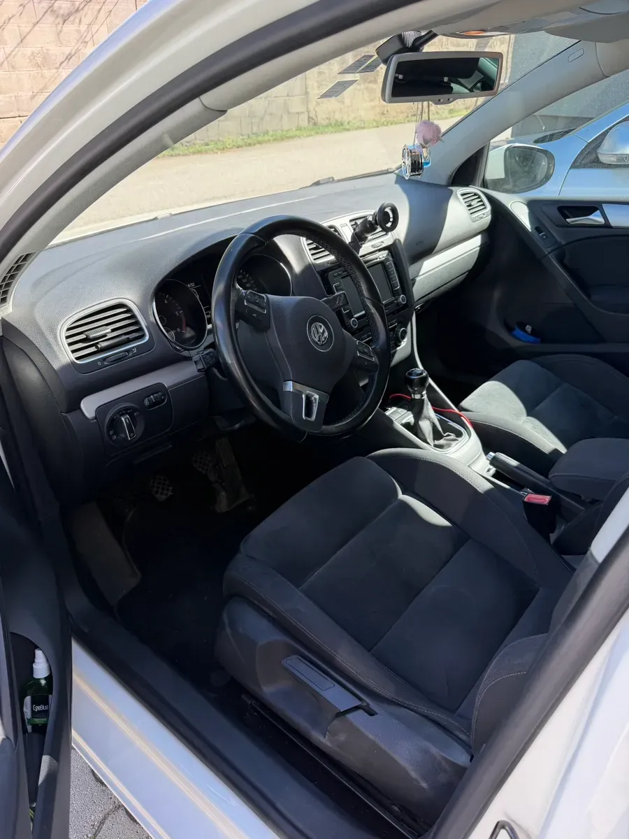 Volkswagen Golf 2010 photo 3