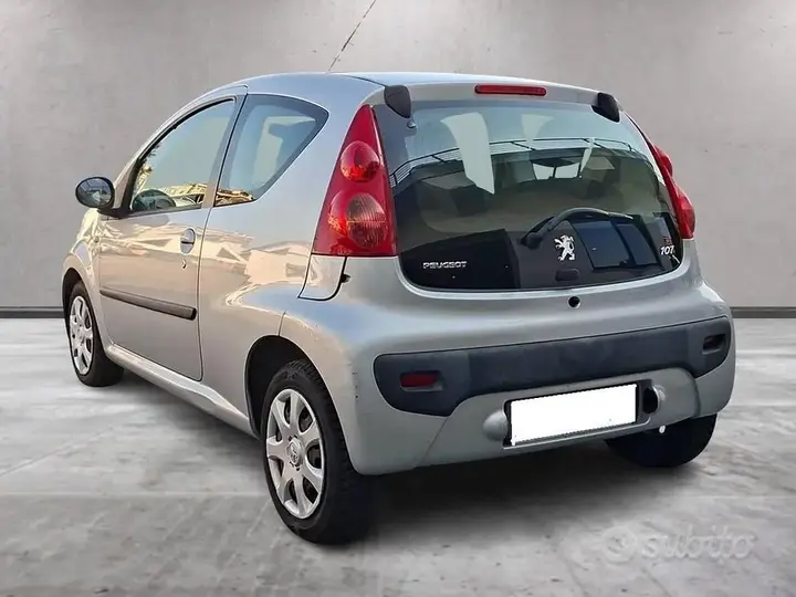 Peugeot 107 2011 photo 2