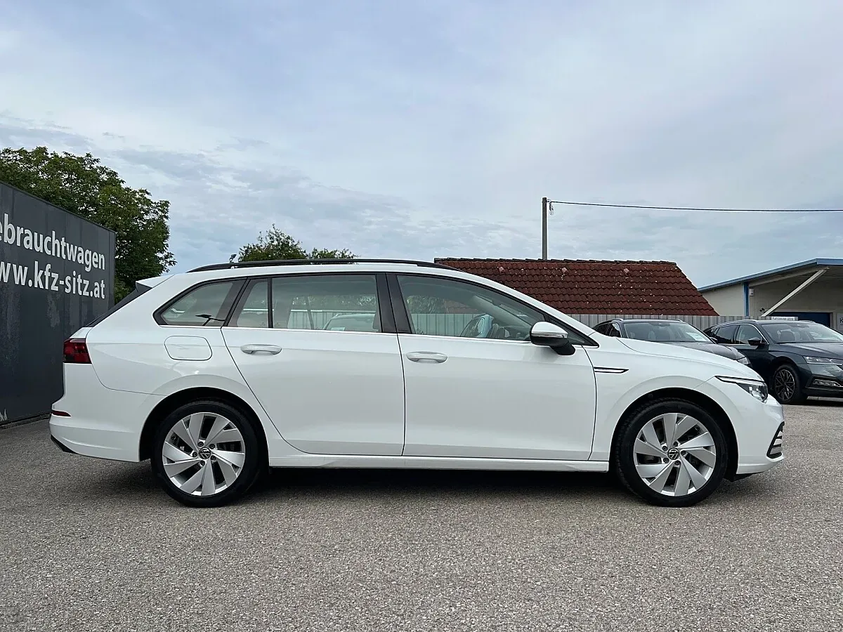 Volkswagen Golf 2023 photo 2