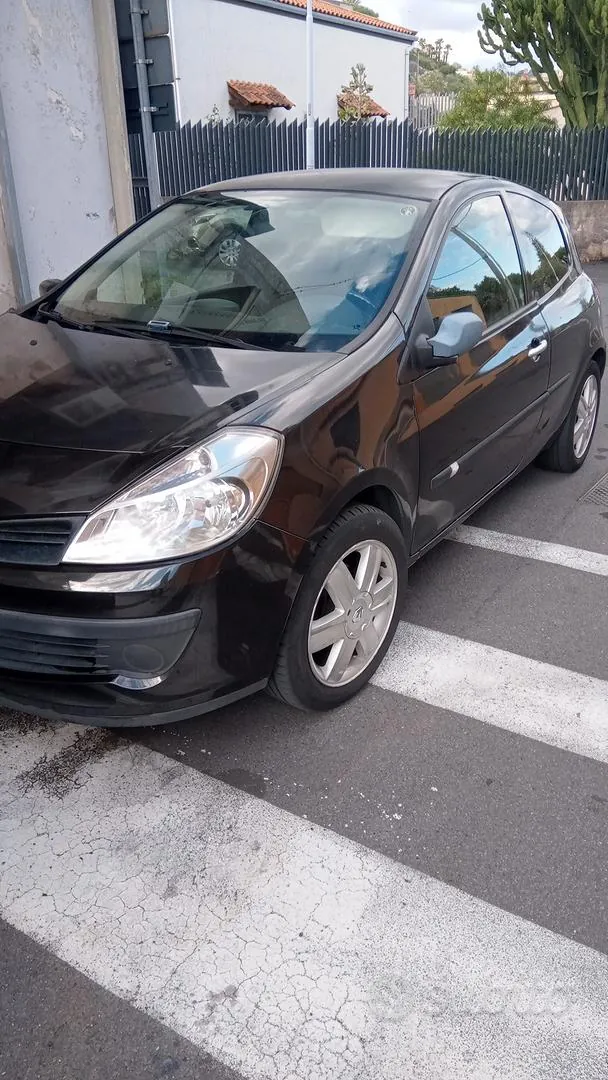 Renault Clio 2007 photo 2