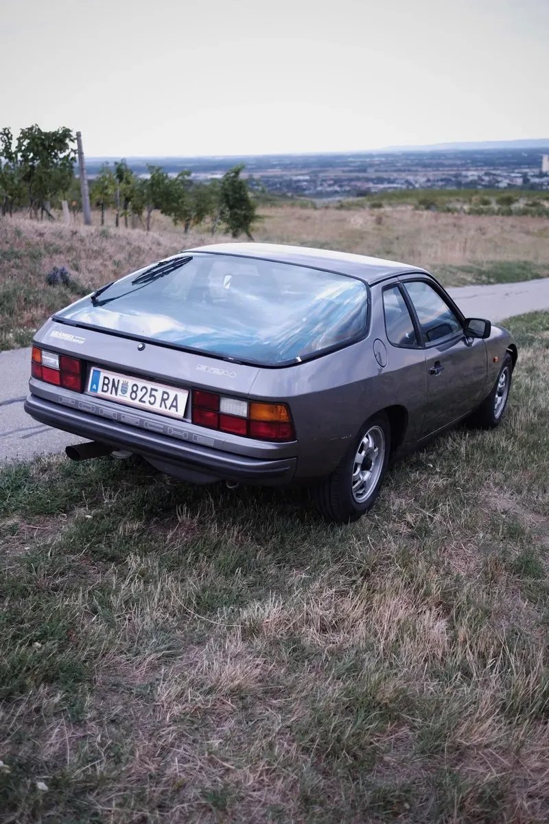 Porsche 924 1981 photo 2