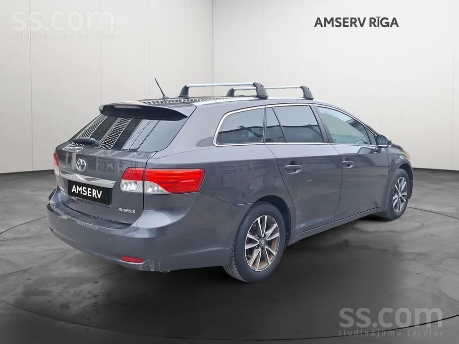 Toyota Avensis 2015 photo 2