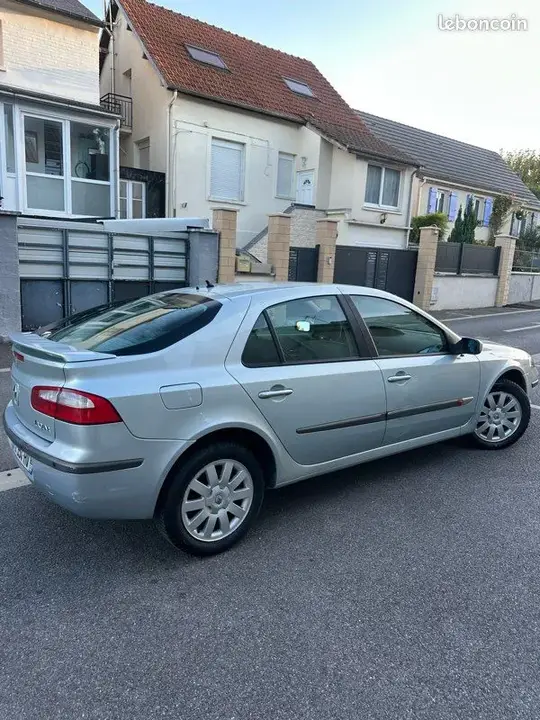Renault Laguna 2004 photo 2