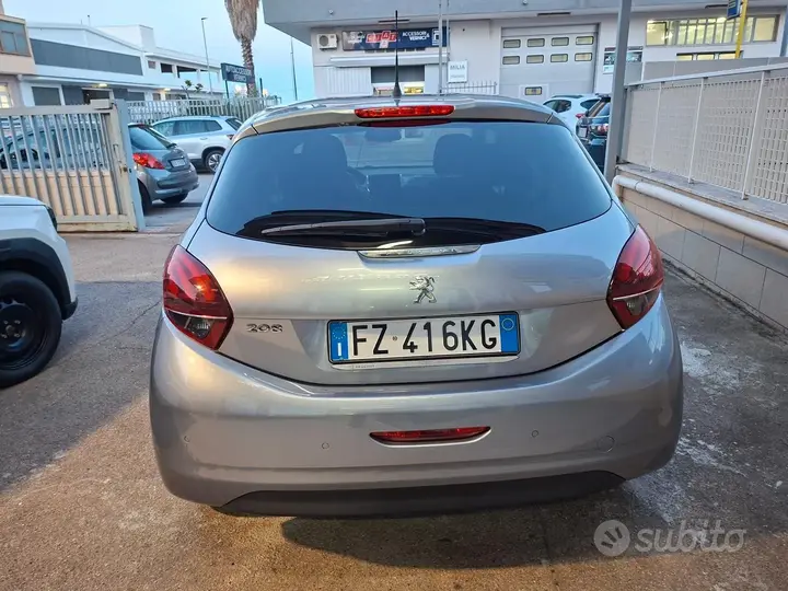 Peugeot 208 2019 photo 5