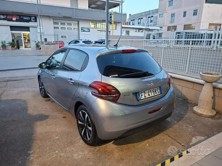 Peugeot 208 2019 photo 4