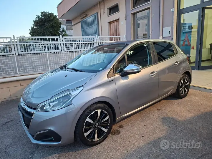 Peugeot 208 2019 photo 2