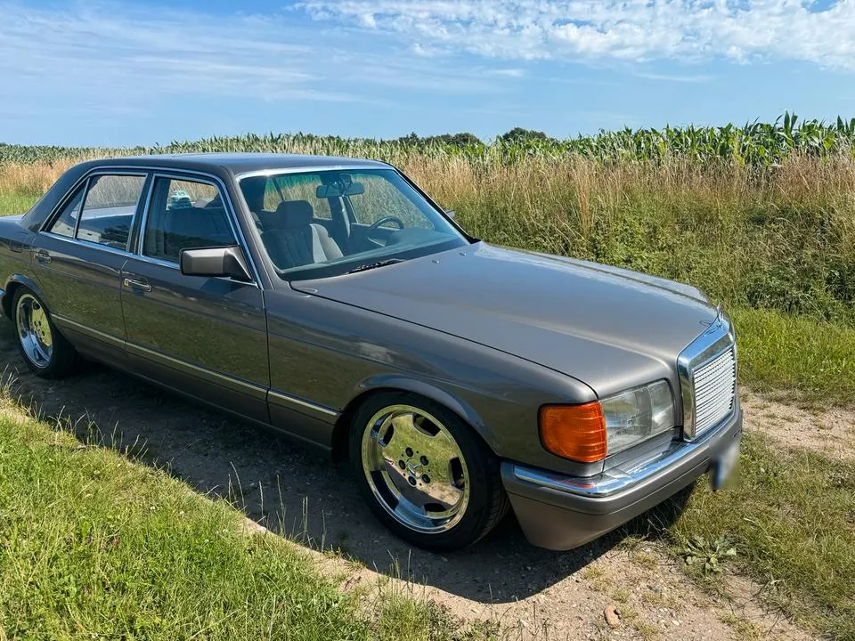 Mercedes-Benz W126