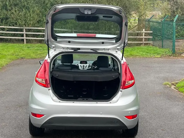 Ford Fiesta 2011 photo 4