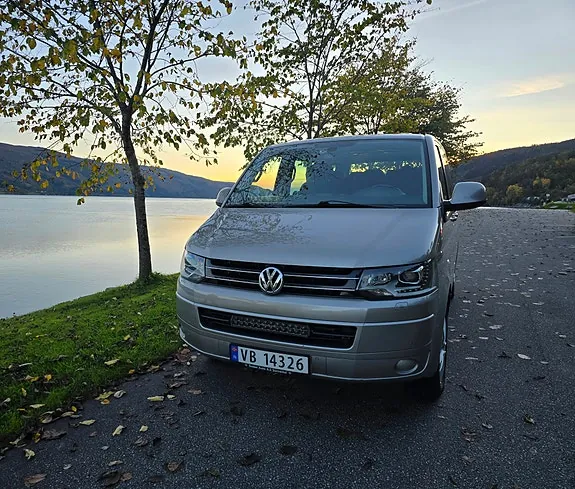 Volkswagen Caravelle 2012 photo 2