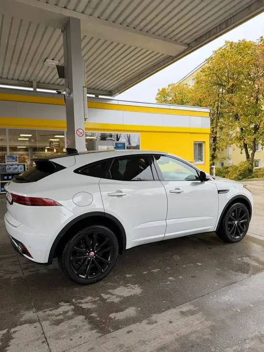 Jaguar E-Pace 2019 photo 2