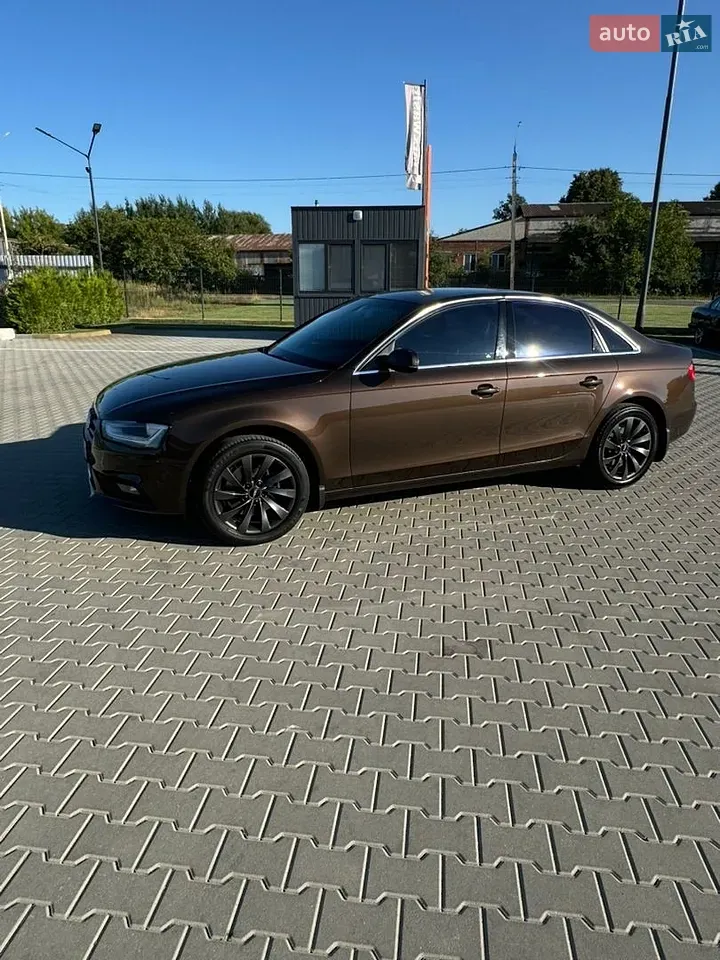 Audi A4 2012 photo 3