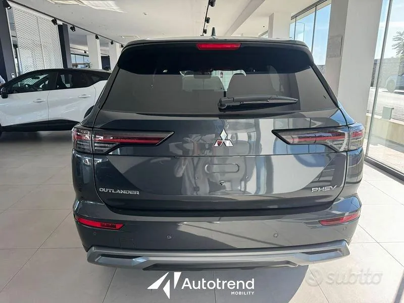 Mitsubishi Outlander 2026 photo 4