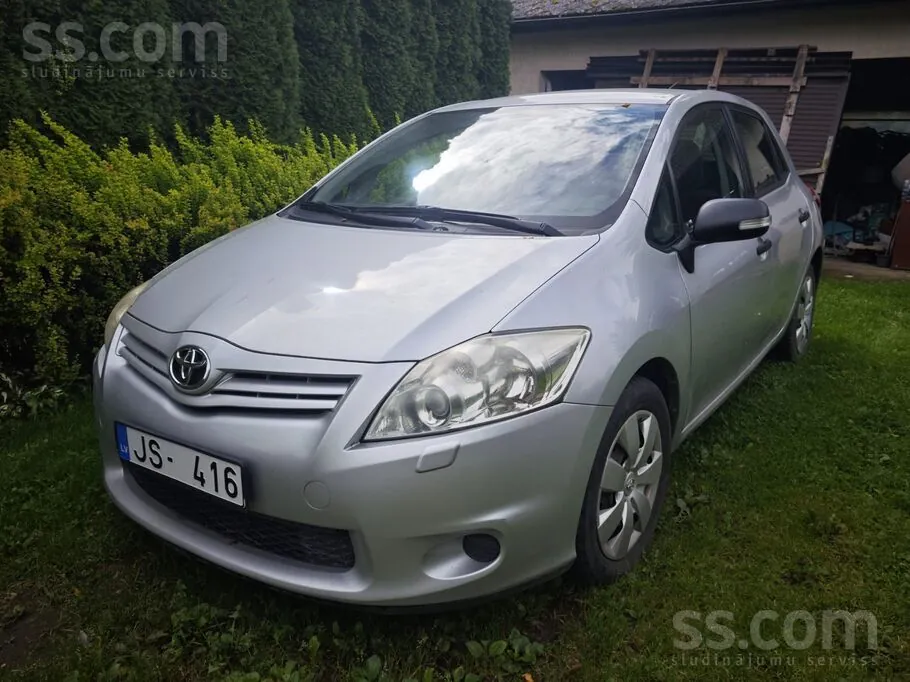 Toyota Auris 2010 photo 2