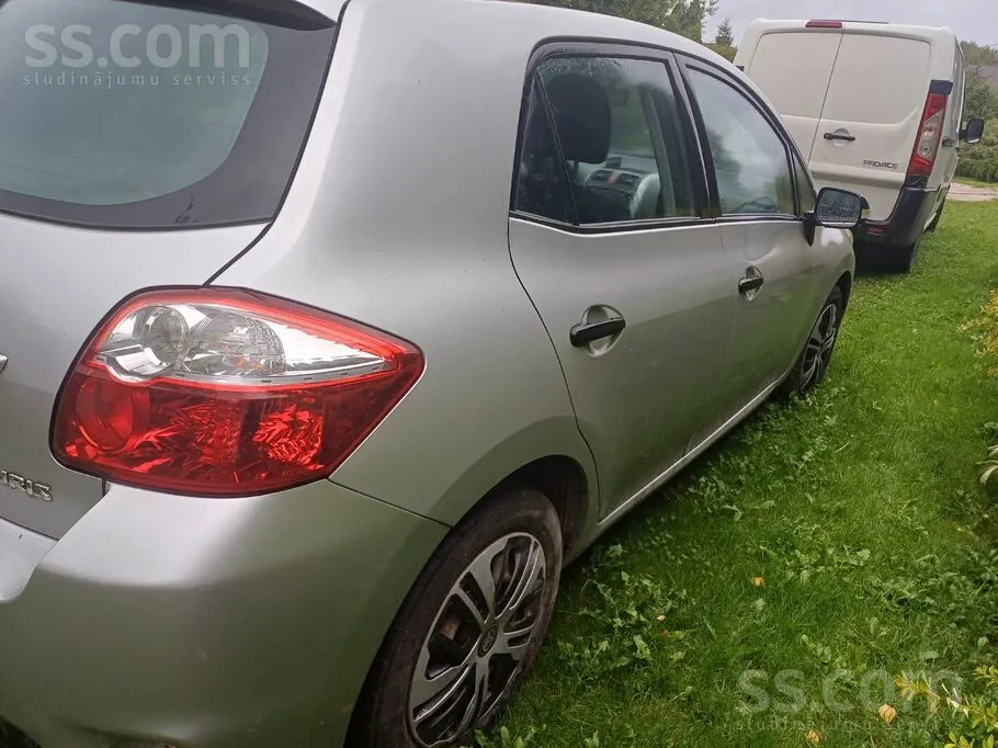 Toyota Auris 2010 photo 4