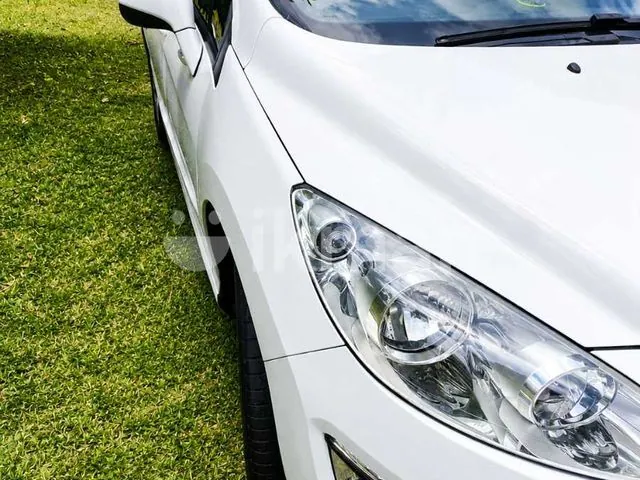 Peugeot 308 2013 photo 4