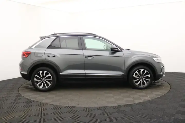 Volkswagen T-Roc 2023 photo 2