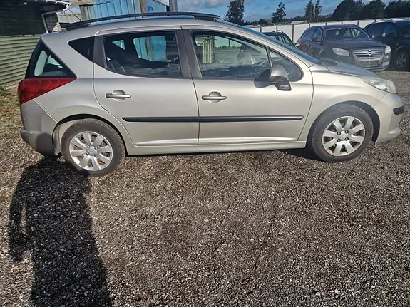 Peugeot 207 2008 photo 3