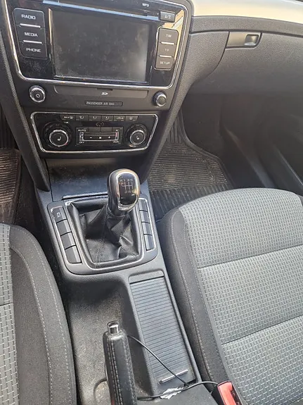 Skoda Superb 2010 photo 4