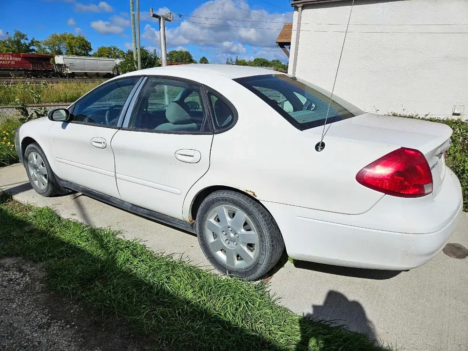 Ford Taurus 2002 photo 3