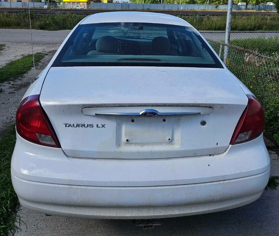 Ford Taurus 2002 photo 5