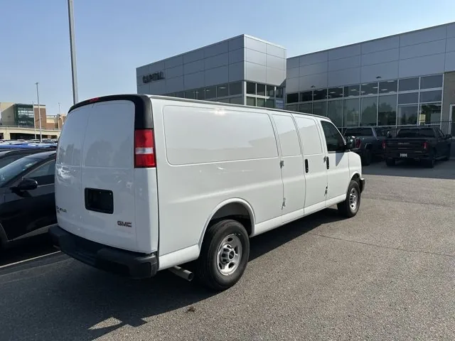 GMC Savana 2025 photo 4