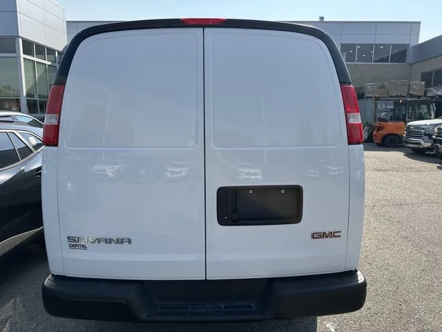 GMC Savana 2025 photo 5
