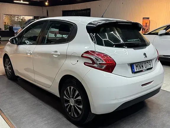 Peugeot 208 2014 photo 4
