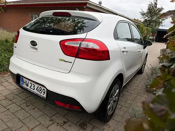 Kia Rio 2012 photo 3