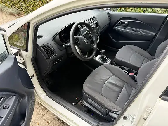 Kia Rio 2012 photo 5
