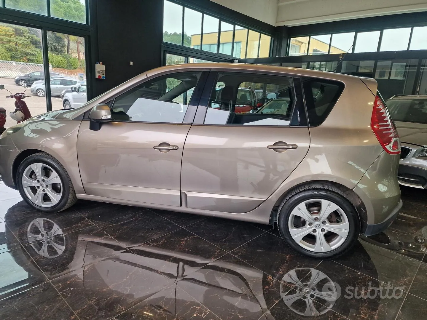 Renault Scenic 2010 photo 3