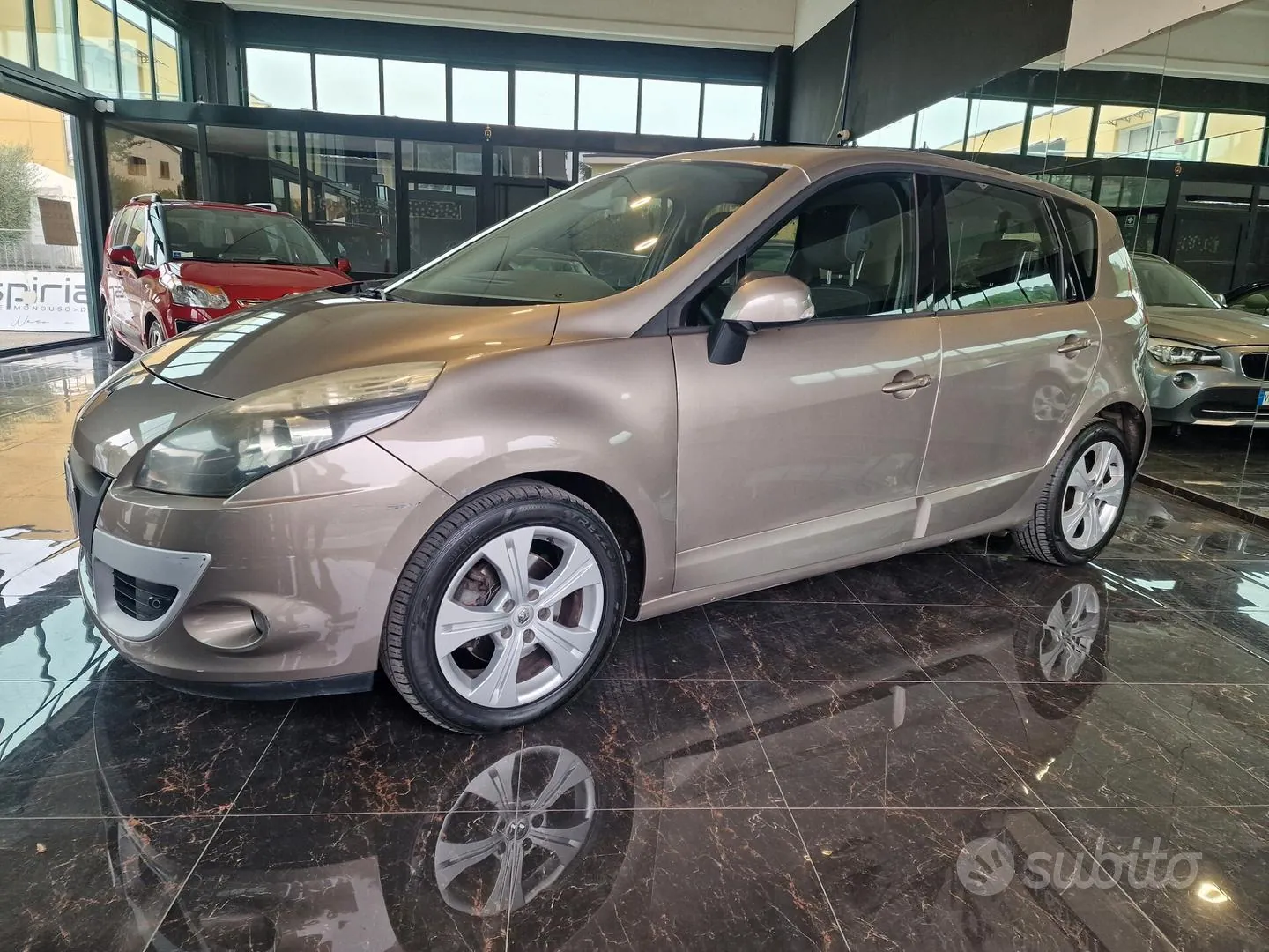 Renault Scenic 2010 photo 2