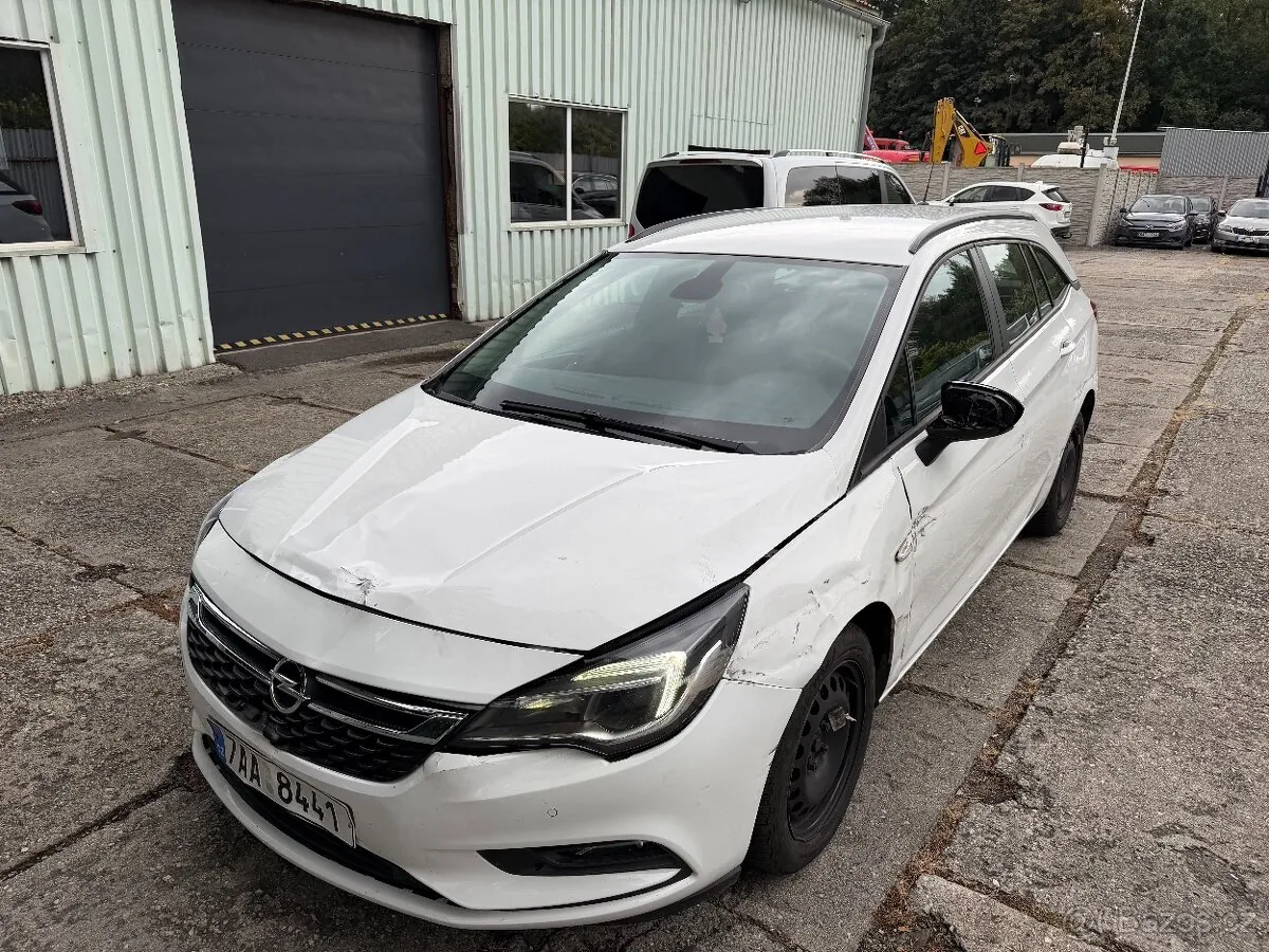 Opel Astra 2018 photo 2