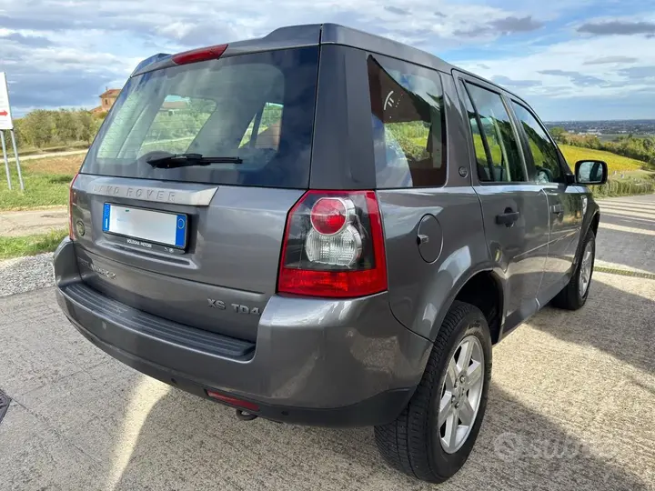 Land Rover Freelander 2012 photo 5