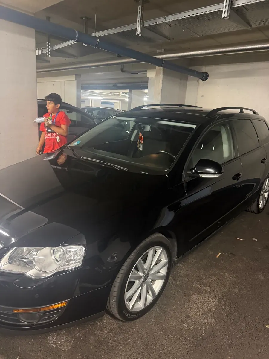 Volkswagen Passat 2009 photo 2