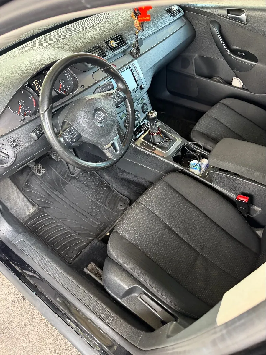 Volkswagen Passat 2009 photo 3